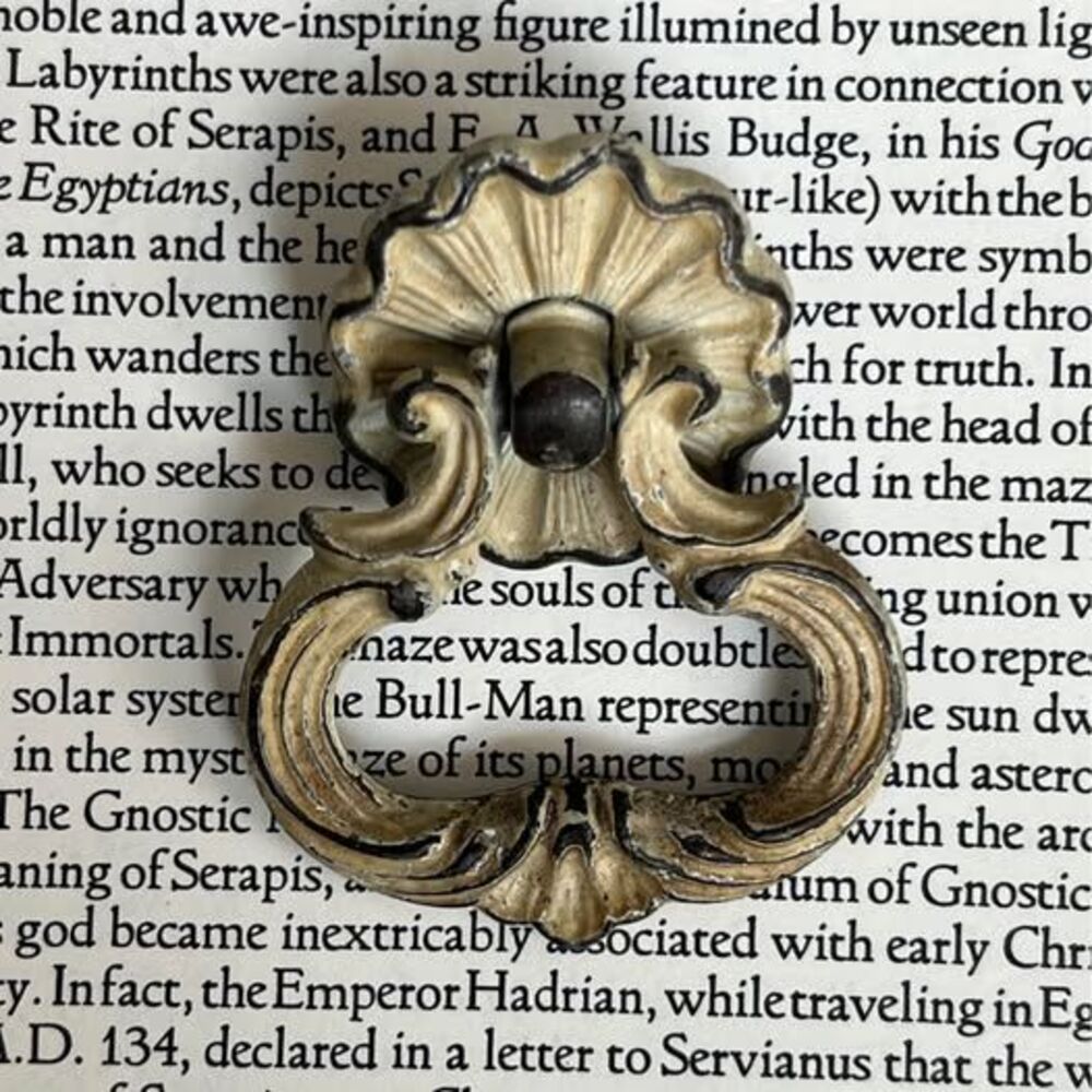 Single Vintage Rococo-style Drawer/Cabinet Drop Pull